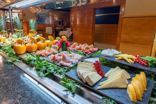 a buffet with many different types of cheese and fruit at Hotel Rober Palas in Albir