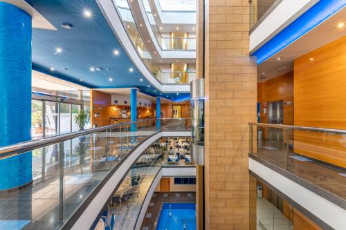 a view of therium of a building with a shopping mall at Hotel Rober Palas in Albir