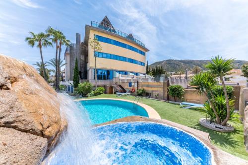 Bazén v ubytování Hotel Rober Palas nebo v jeho okolí