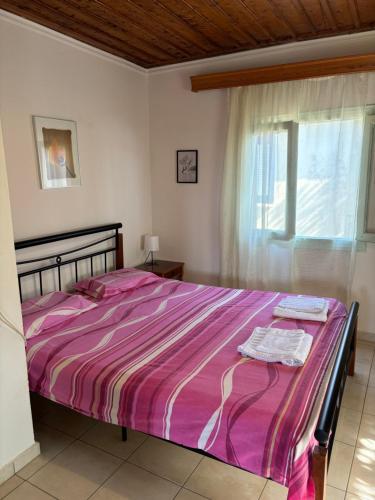 Postel nebo postele na pokoji v ubytování Koukounaria