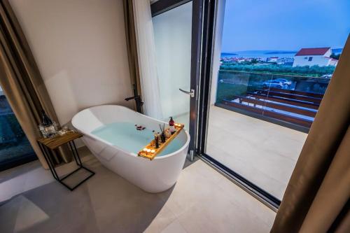 Φωτογραφία από το άλμπουμ του Villa Seascape with private pool σε Kaštel Novi