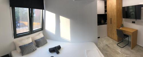 Port Deluxe Studio