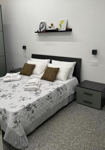 a bedroom with a bed and a shelf on the wall at Daisy White in Bernalda