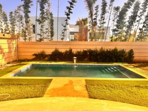 a swimming pool in the middle of a yard at Riad El Menzeh in Meknès