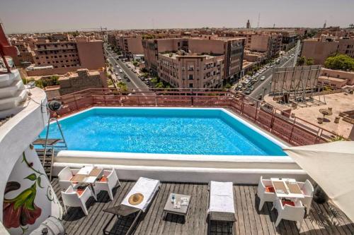 Bazén v ubytování La Renaissance hôtel Marrakech nebo v jeho okolí