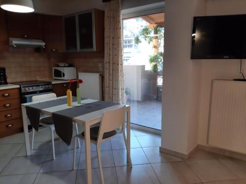 Η κουζίνα ή μικρή κουζίνα στο Skyline Vista - Sea View Apartment with Free Parking
