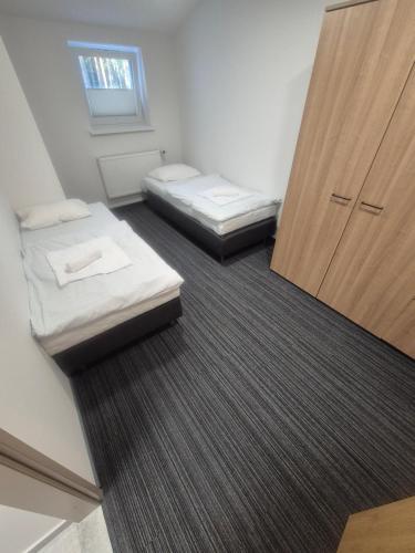 Una cama o camas en una habitación de Ośrodek Wypoczynkowy Caritas