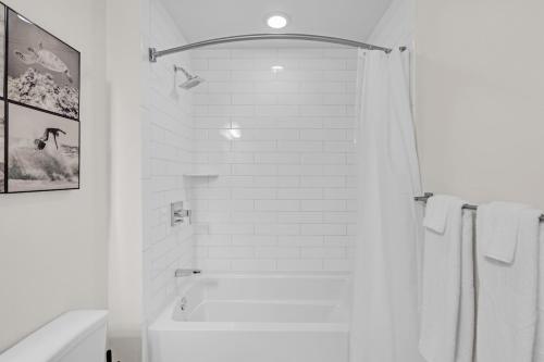 Bright and Airy 2 Bed on Biscayne Blvd with Free Park photo 25
