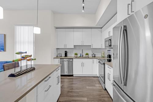Bright and Airy 2 Bed on Biscayne Blvd with Free Park photo 13