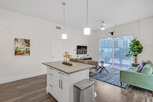 Bright and Airy 2 Bed on Biscayne Blvd with Free Park photo 14