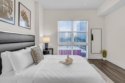 Bright and Airy 2 Bed on Biscayne Blvd with Free Park photo 3