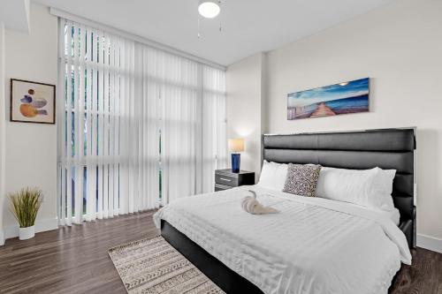 Bright and Airy 2 Bed on Biscayne Blvd with Free Park photo 23