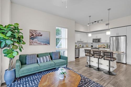 Bright and Airy 2 Bed on Biscayne Blvd with Free Park photo 6