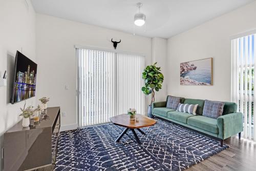 Bright and Airy 2 Bed on Biscayne Blvd with Free Park photo 10