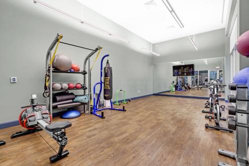 Bright and Airy 2 Bed on Biscayne Blvd with Free Park photo 31