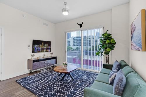 Bright and Airy 2 Bed on Biscayne Blvd with Free Park photo 11
