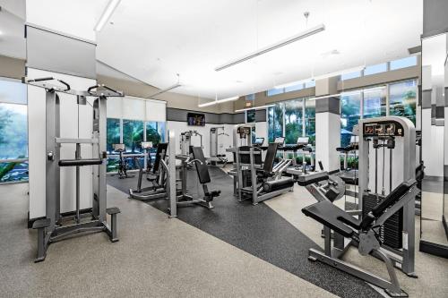 Bright and Airy 2 Bed on Biscayne Blvd with Free Park photo 7