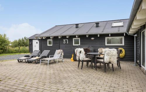 Το κτήριο όπου στεγάζεται  η παραθεριστική κατοικία