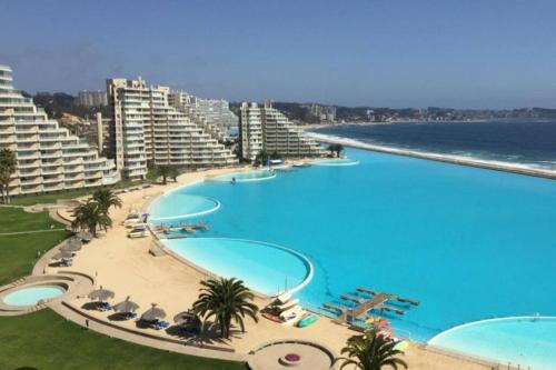 Bazén v ubytování Departamento San Alfonso del Mar, primer piso nebo v jeho okolí