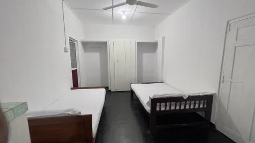 Ένα ή περισσότερα κρεβάτια σε δωμάτιο στο Nilaveli Stay Inn
