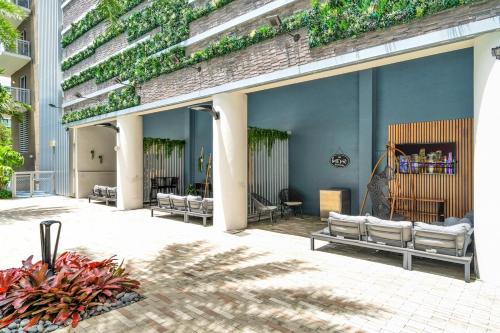 Bright and Airy 2 Bed on Biscayne Blvd with Free Park photo 37