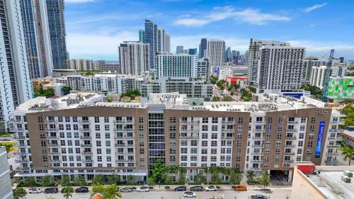 Bright and Airy 2 Bed on Biscayne Blvd with Free Park photo 39