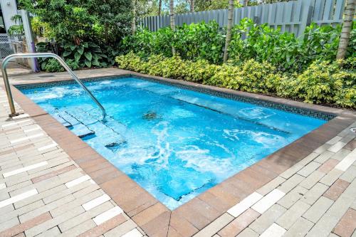 Bright and Airy 2 Bed on Biscayne Blvd with Free Park photo 41