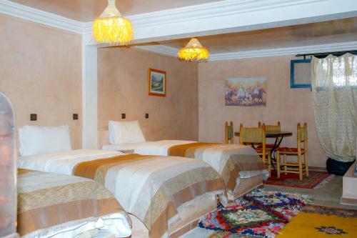 Una cama o camas en una habitación de Riad Gabsi Dades