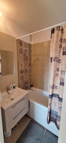 Bilik mandi di Roberto dangaus apartamentai