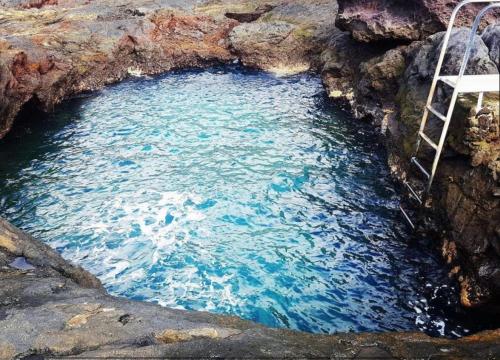 La alberca dentro o cerca de B&B paraiso tenerife super economy rooms airport