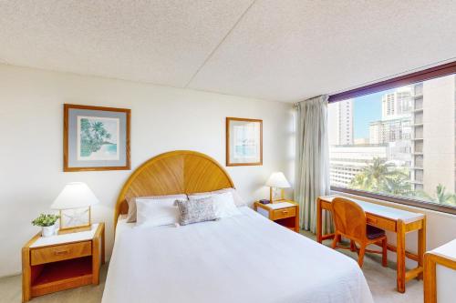 Waikiki Banyan #908_2