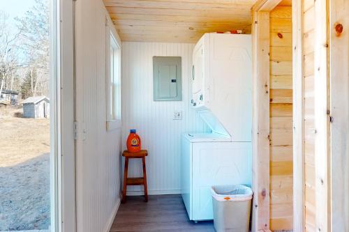 Ένα μπάνιο στο Seaside Serenity