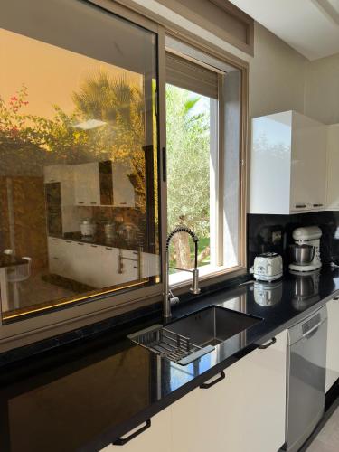 a kitchen with a sink and a window at Villa luxueuse Marrakech Ourika in Ourika