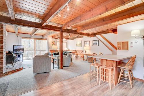 a kitchen and living room with a table and chairs at Casa Bear Cub in Bartlett