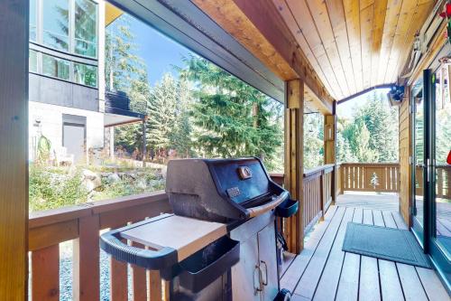 Mountain View Getawayにあるバルコニーまたはテラス