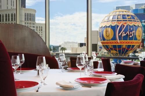 Restaurace v ubytování Paris Las Vegas Hotel & Casino