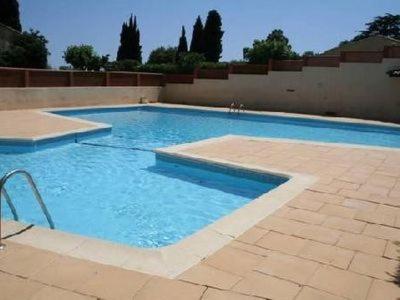 Bazén v ubytování Le Lavandou Pramousquier Villa Entière Plage Accès Direct et Piscine Collective ouverte du 1er mai au 30 septembre Clim Wifi nebo v jeho okolí