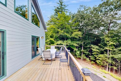 a deck with chairs and a table on a house at Ferncrest Mountain House in Conway