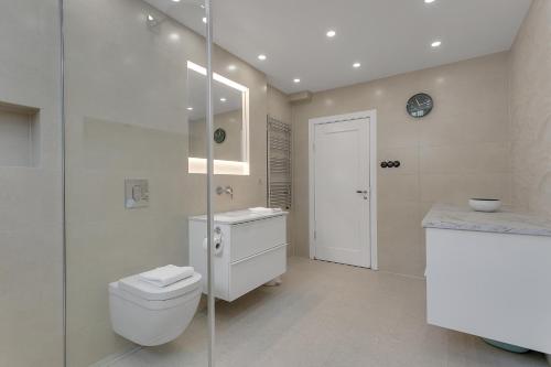 Koupelna v ubytování Modern Perfectly Located Apartment