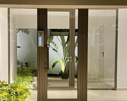 Hermes Studio - In the city just steps to the sea!
