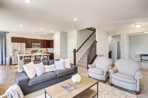 Gallery image of 4 Mi to The District Family Home with Tennis Access in South Jordan