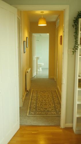 a hallway with a hallway leading into a room at Spacious home in Bath, nature and city! in Bath