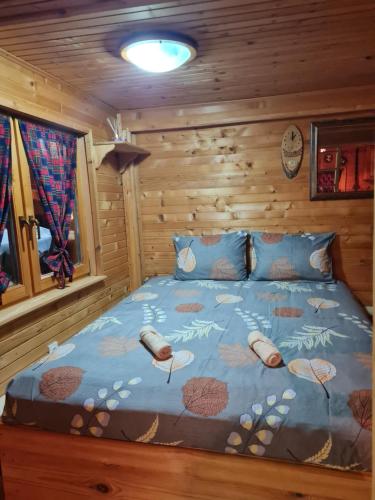 Una cama o camas en una habitación de Planinska kuca Ella