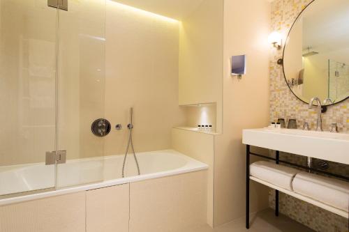 Hotel & Spa La Belle Juliette tesisinde bir banyo