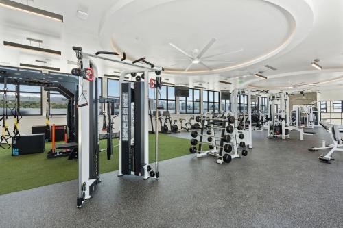 Pusat kecergasan dan/atau kemudahan kecergasan di Outstanding Amenities-New Complex- Downtown Luxury