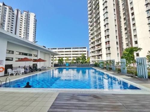 a large swimming pool in the middle of a building at RHFL Homestay Putrajaya in Putrajaya