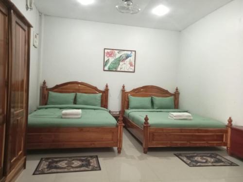 Ένα ή περισσότερα κρεβάτια σε δωμάτιο στο Erawan Guesthouse
