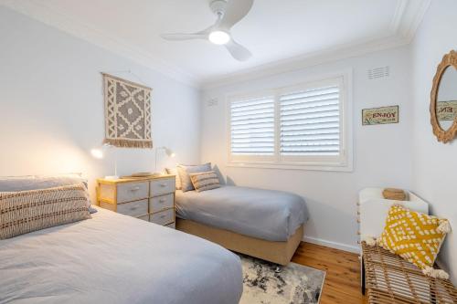 Ένα ή περισσότερα κρεβάτια σε δωμάτιο στο Seaesta at Little Beach, 72 Achilles Street