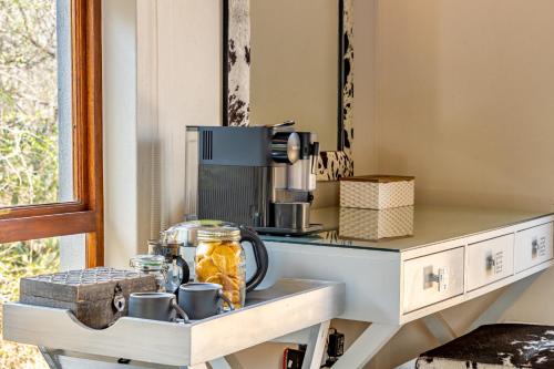 a counter with a coffee maker on top of it at Kusudalweni Safari Lodge and Spa in Guernsey Nature Reserve