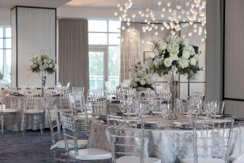 Restaurace v ubytování The Ritz-Carlton Bal Harbour, Miami